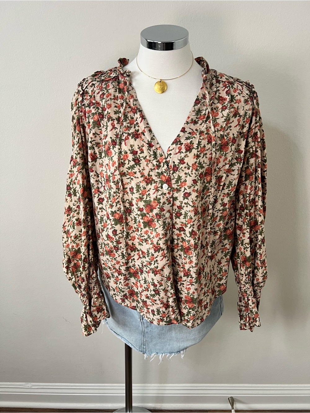 Free People Meant To Be Floral Boho Blouse Size S Ruffle Tie Neck Cotton - Picture 3 of 11